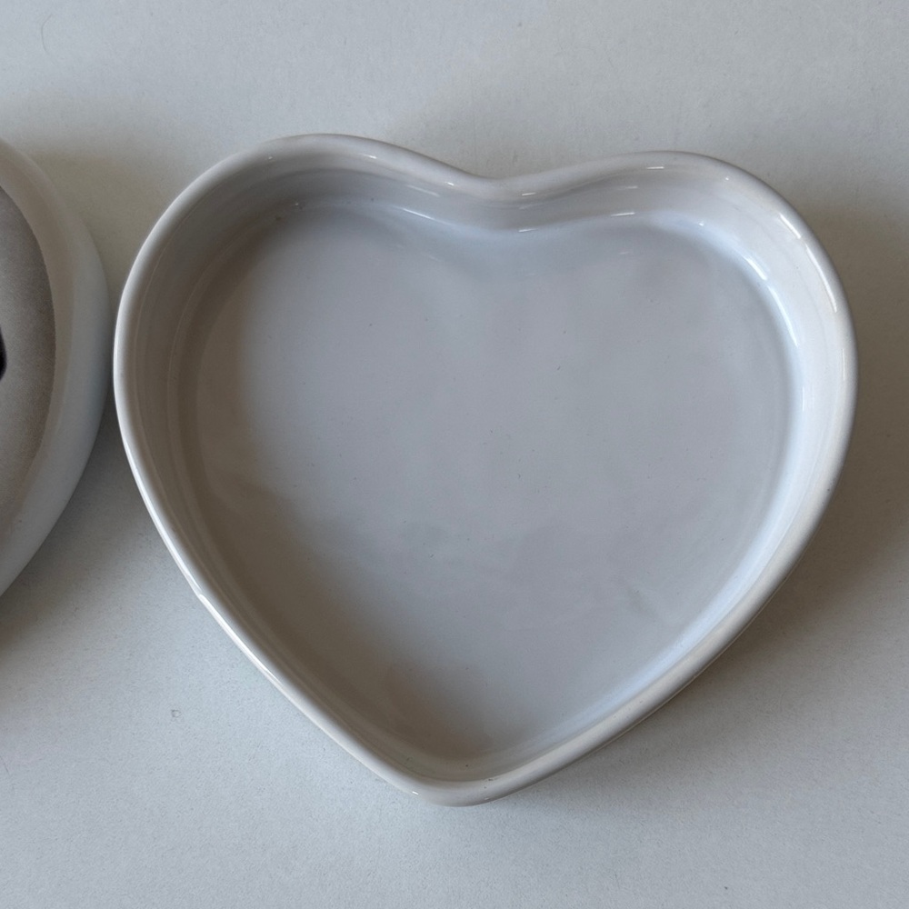 Heart-Shaped Decorative Piece Trinket Box with song playing “As Time Goes By” - Picture 4 of 6